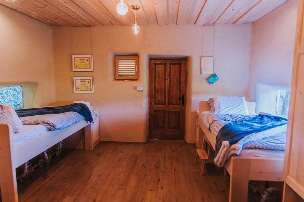 グロースプリェSleeping With Bees - Tourist Farm Muhaアパートメント エクステリア 写真